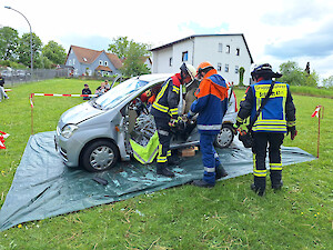 Bild Eindrucksvolle Schauübung der GJF beim Garagenfest in Schlicht